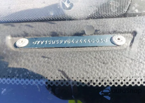 2004 Volvo V70 2.5T z USA, uszkodzony, nr VIN YV1SW59V042444003